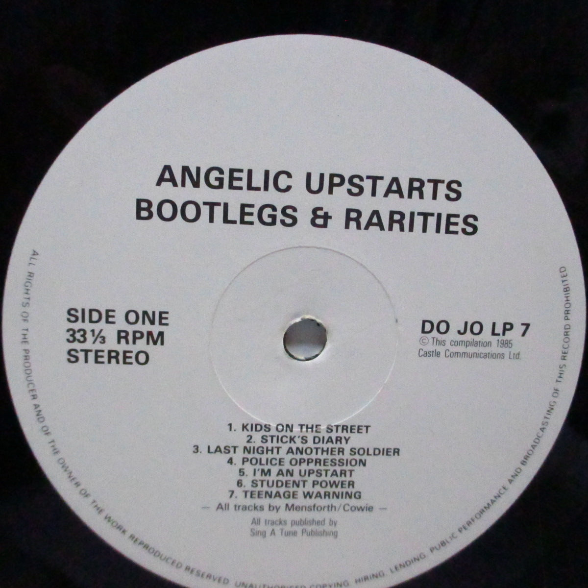 ANGELIC UPSTARTS (エンジェリック・アップスターツ) - Bootlegs And Rarities (UK オリジナル「白ラベ」 LP/Dojo LP 7) 初期ライブ&アウトテイク集!