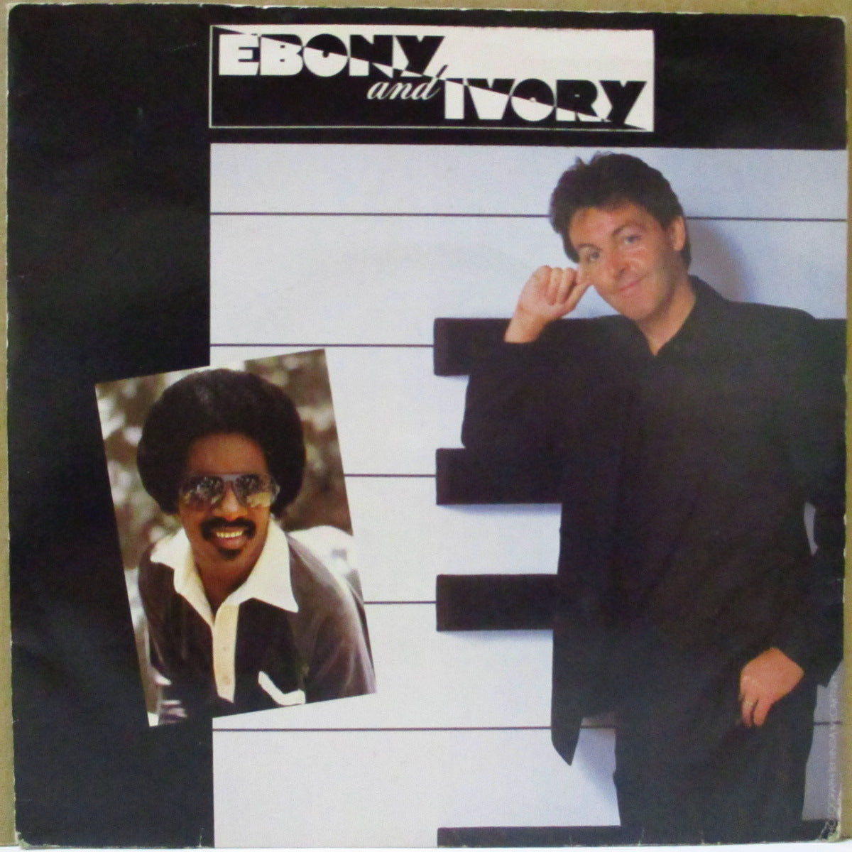 PAUL McCARTNEY / STEVIE WONDER (ポール・マッカートニー / スティーヴィー・ワンダー) - Ebony & Ivory (UK '82 オリジナル「黒紙ラベ・ラウンドセンター」 7インチ+光沢固紙ジャケ)