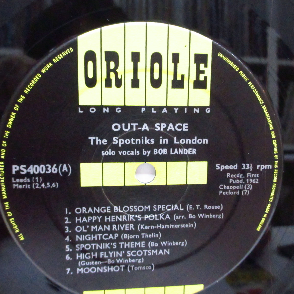SPOTNICKS (スプートニクス) - Out-A-Space, The Spotnicks In London (UK オリジナル「モノラル」LP/表面コーティング折り返ジャケ)
