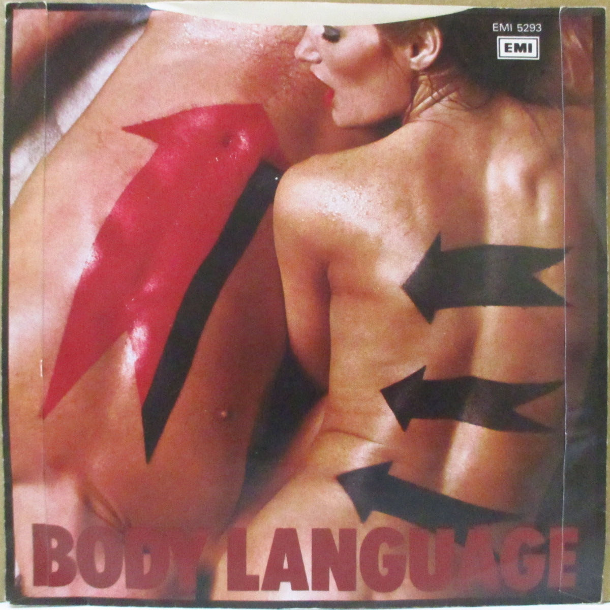 QUEEN (クイーン) - Body Language (UK '83 オリジナル「両面アルバム表記なし紙ラベ・ラウンドセンター」 7インチ+「バンド名黒字」光沢ジャケ)