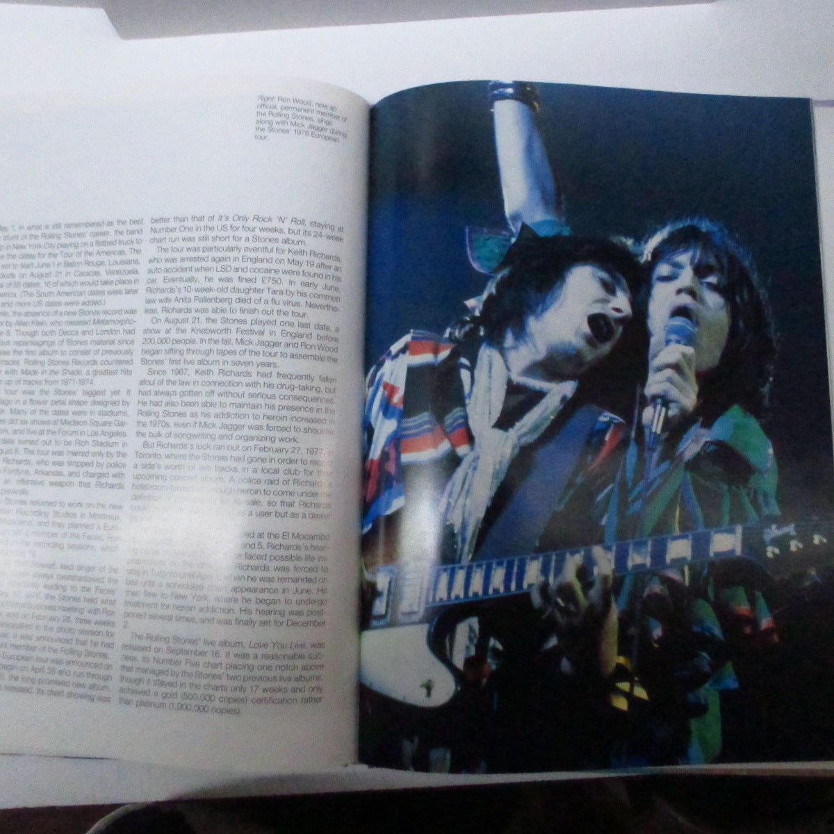 ROLLING STONES (William Ruhlmann 著) (ローリング・ストーンズ) - Rolling Stones (UK オリジナル「ハードカバー」ブック) フルカラー折りたたみポスター付き !