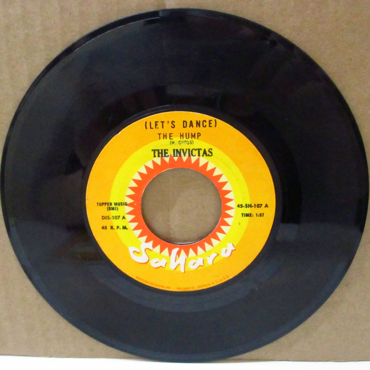 INVICTAS, THE (ジ・インヴィクタス) - ( Let's Dance ) The Hump (US '66 再発カラー・ラベ・インチ)爆発的イケイケ・ズンドコ・ガレージ・パンク名曲!