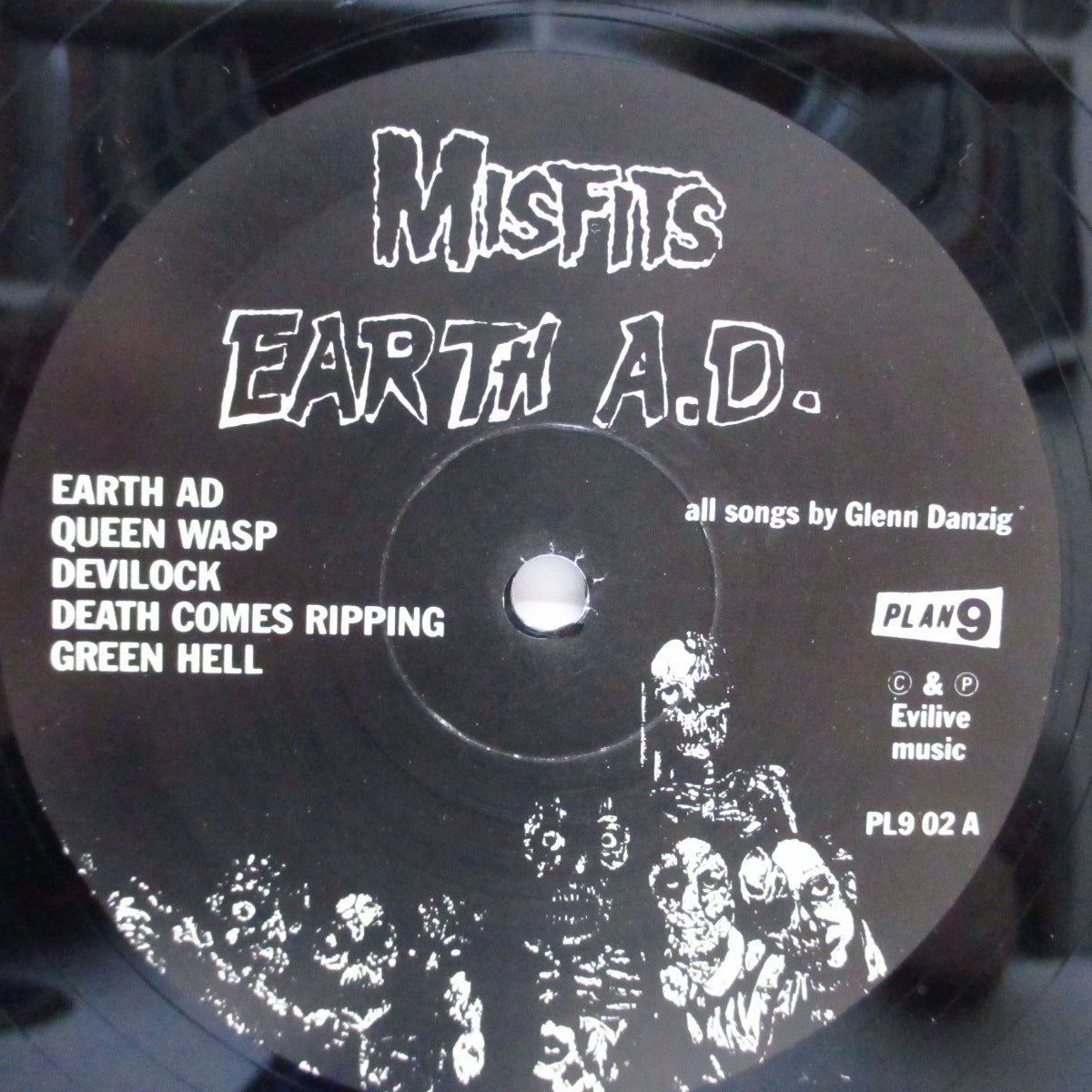 MISFITS (ミスフィッツ) - Earth A.D. / Wolfs Blood (US '91 正規再発 Evilive Music 出版ラベ「黒盤 」LP/裏タイトル文字が非常に珍しい「白枠」! )