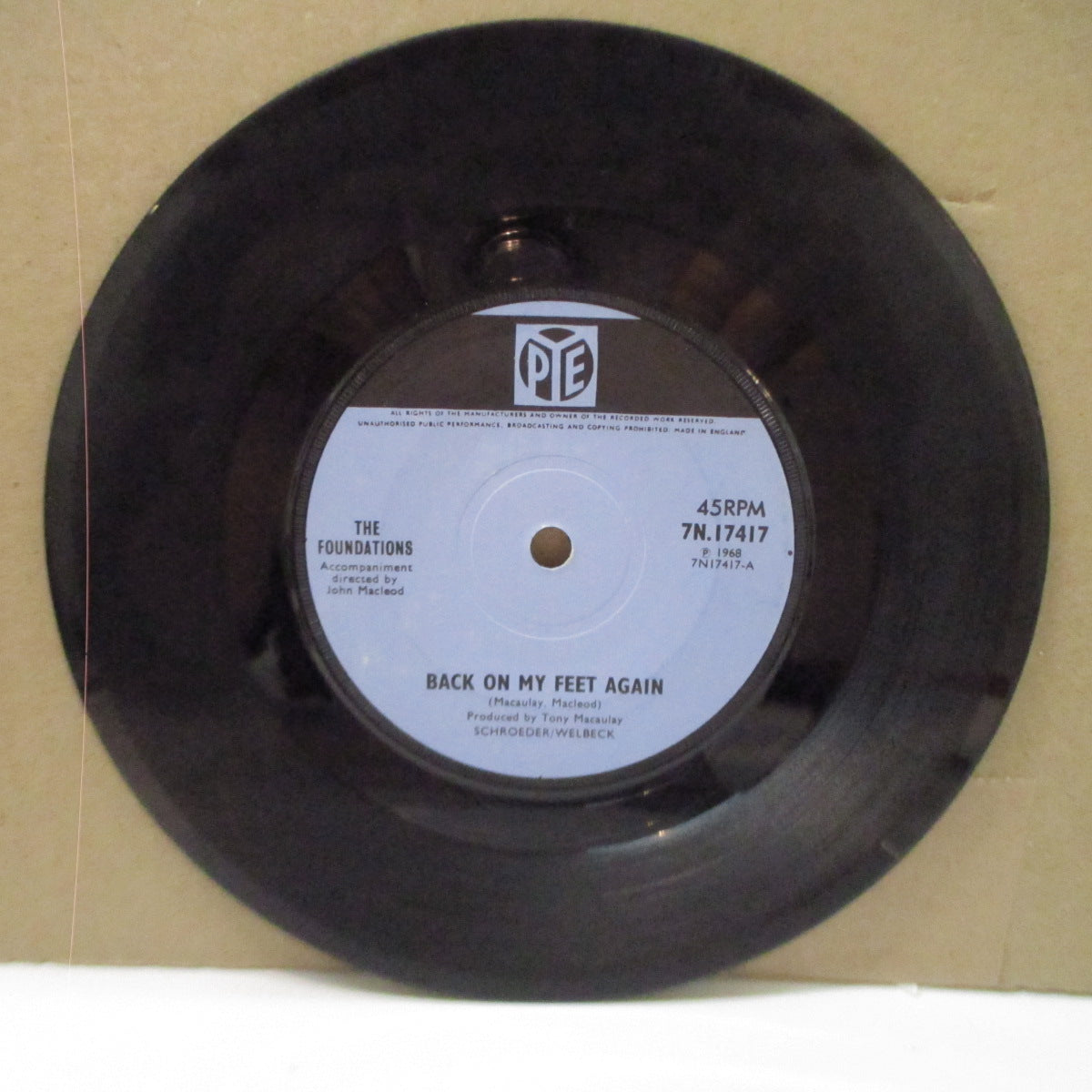 FOUNDATIONS (ファウンデーションズ) - Back On My Feet Again (UK Orig.Black Bar Lbl.Flat Center)