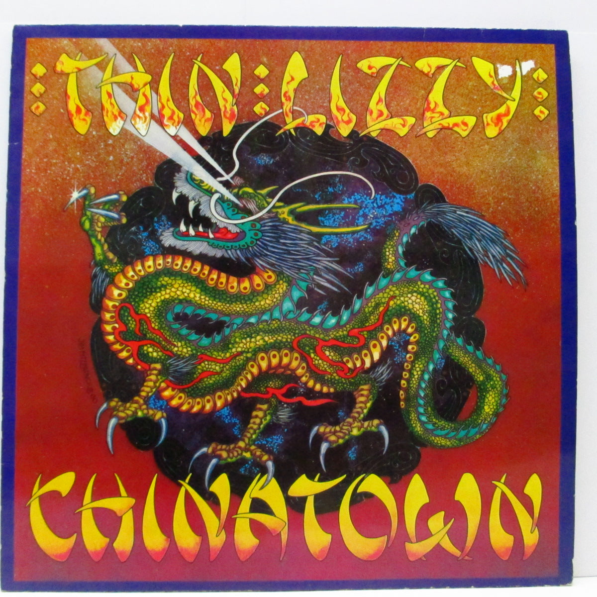 THIN LIZZY (シン・リジィ)  - Chinatown (UK オリジナル LP+インナー/「エンボス仕様」光沢ジャケ) '80年10th アルバム！