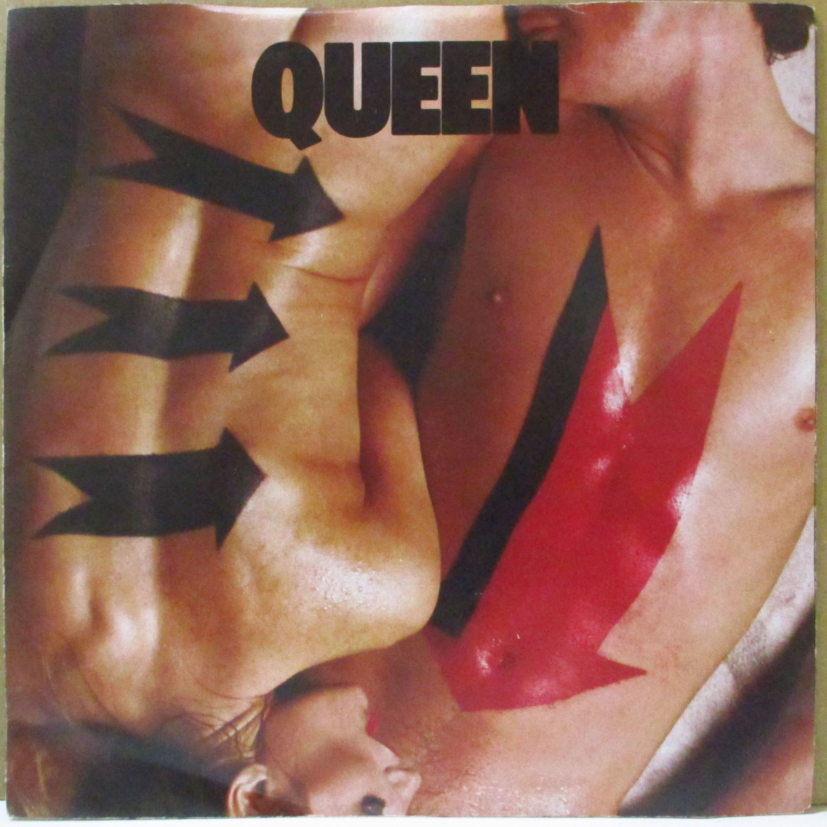 QUEEN (クイーン)  - Body Language (UK '83 オリジナル「両面アルバム表記なし紙ラベ・ラウンドセンター」 7インチ+「バンド名黒字」光沢ジャケ)