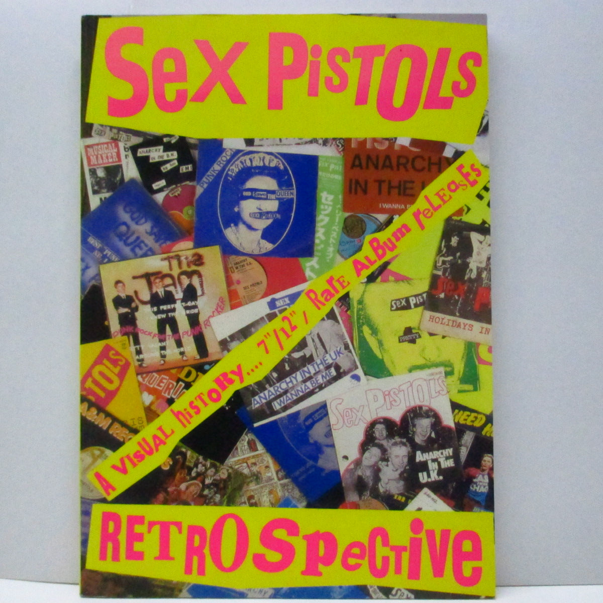 SEX PISTOLS (セックス・ピストルズ)  - Retro Spective (UK オリジナル「ペーパーバック」ブック) レア！初版のみの「オリジナル・ピストルズ」の白黒写真ポスター付き !