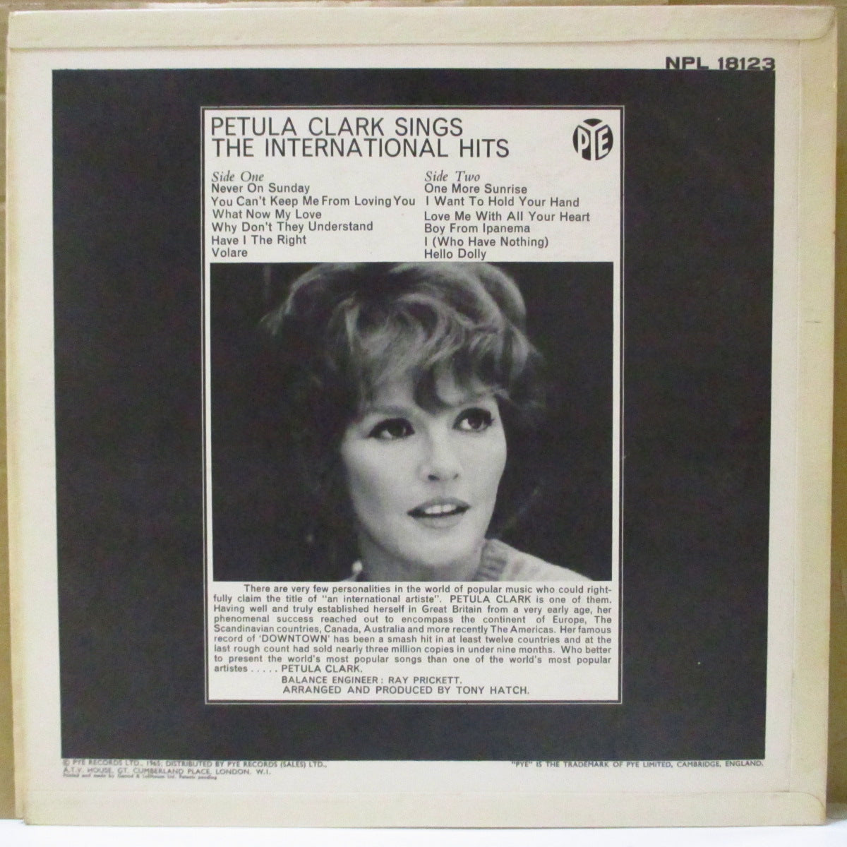 PETULA CLARK (ペトゥラ・クラーク)  - Sings The International Hits (UK '65 オリジナル・モノラル LP/表面コーティング折り返しジャケ) 世界各国のヒット曲のカバーアルバム。近年稀な美品