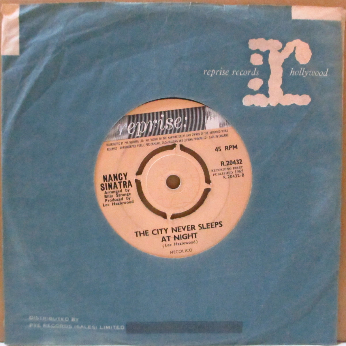 NANCY SINATRA (ナンシー・シナトラ)  - These Boots Are Made For Walkin' (UK '65 オリジナル「プッシュアウト・センター」7インチ+カンパニースリーブ)'65年大ヒット名曲！
