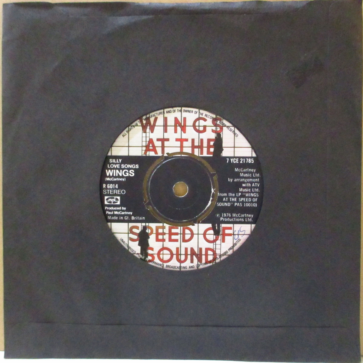 PAUL McCARTNEY & WINGS (ポール・マッカートニー & ウイングス)  - Silly Love Songs (UK '76 オリジナル「カラーカスタム・ラベ・ラウンドセンター」7インチ+ダイカット黒スリーブ)