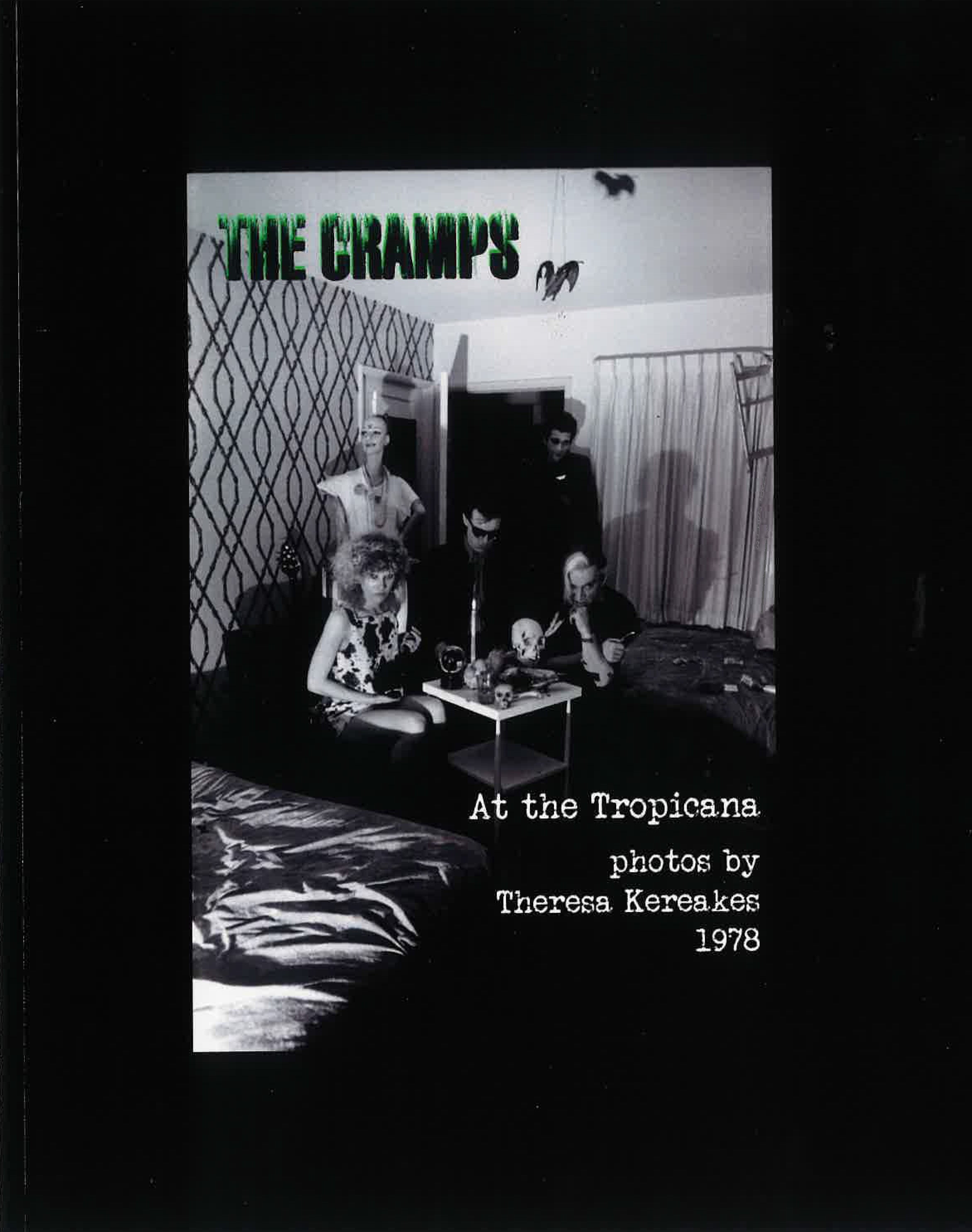 CRAMPS (クランプス)  - At The Tropicana : Photo by Theresa Kereakes 1978 (2025年米国限定、20x25cm 24ページのソフトカバー白黒写真集/New)