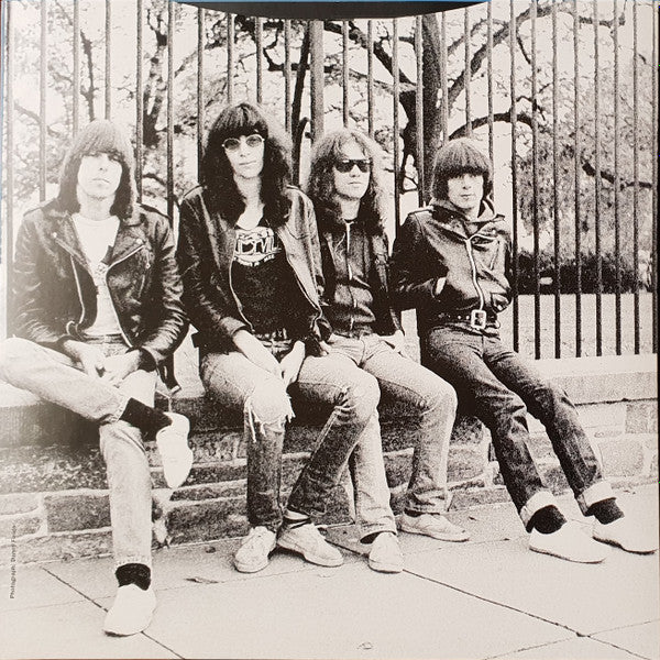 RAMONES (ラモーンズ)  - Leave Home (Worldwide 「40周年記念15,000限定ナンバリング入」LP+3xCD、ブックレットDXセット/見開ハードカバージャケ）