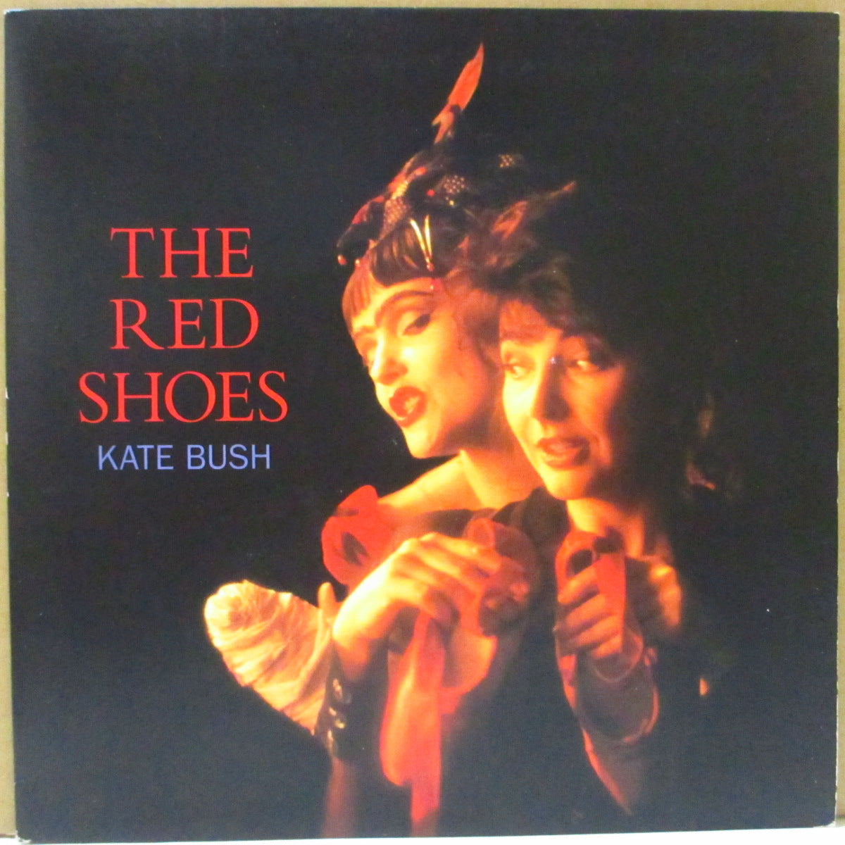 KATE BUSH (ケイト・ブッシュ)  - The Red Shoes (UK オリジナル・ペーパーラベ 7"+マット固紙ジャケ)